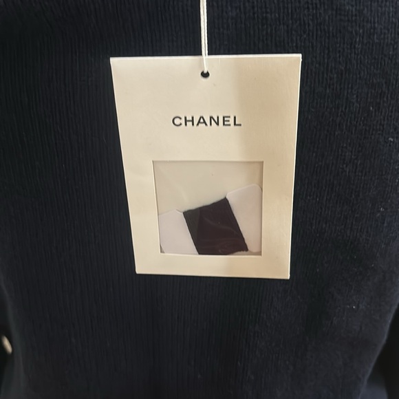 4️⃣5️⃣0️⃣0️⃣ brand new Authentic Chanel cashmere sweater - Picture 6 of 12